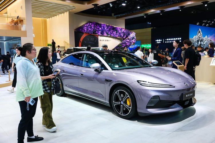 新闻 8小时前 预售价 31.98万-38.98 万元 腾势 Z9S 展车抵达全国 166 城 334 家门店 近日，腾势汽车宣布，腾势 Z9S 展车现已抵达全国 166 城 334 家门店。8 月 21 日，腾势汽车携全系产品亮相成都车展 9 号展馆，其中已经开启预售的 品牌 7