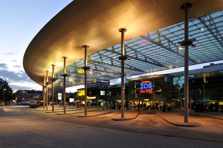 Daimler Buses expands public charging at Hamburg bus terminal
