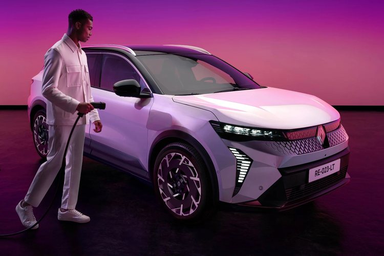 Renault opens UK orders for updated Scenic and Megane E-Tech